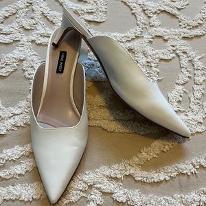 White Nine West Famille Mule Slides, size 10